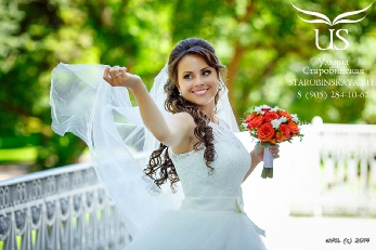 Красивый свадебный макияж с накладными ресничками и популярная свадебная прическа с голливудскими локонами и фатой для шатенки<br />
Фотограф: Илья Круглянский