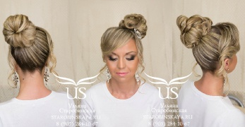 Яркий свадебный макияж Smoky Eyes с накладными ресничками и необычная собранная свадебная прическа с высоким асимметричным пучком, чёлкой и гребнем для мелированных волос